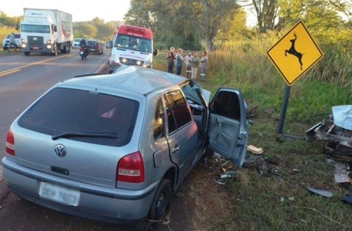 Motorista morre após ser atingido de frente por veículo que tentava ultrapassagem na SP-225