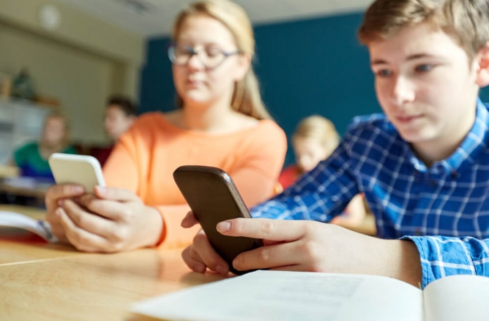 Escola é lugar de celular?