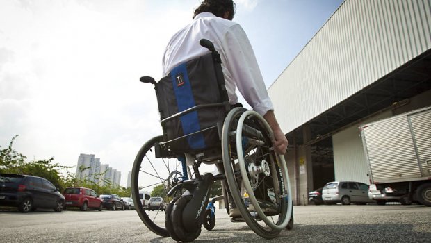 Avaré recebe doação de duas cadeiras de rodas da CCR SPVias