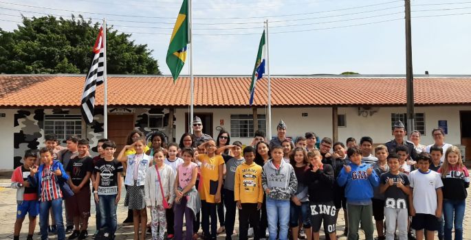 Alunos de Arandu participam da “Escolinha da PM” em Avaré