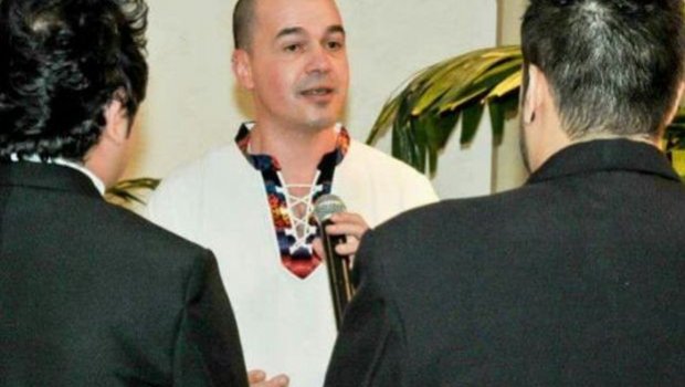 Após excomunhão, padre Beto viaja o país para realizar casamentos gays