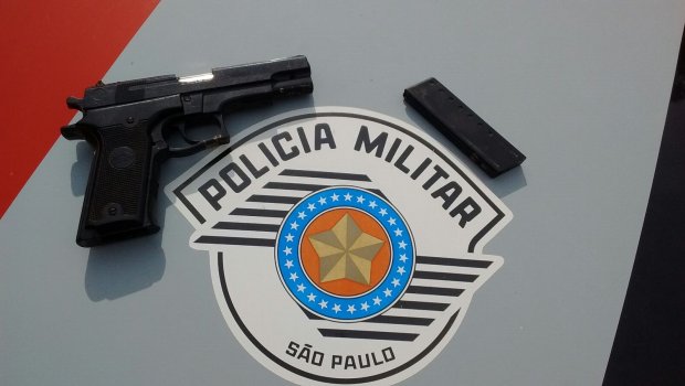 Menor é apreendido com “simulacro” de arma de fogo