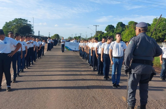 Governo federal vai encerrar programa de escolas cívico-militares