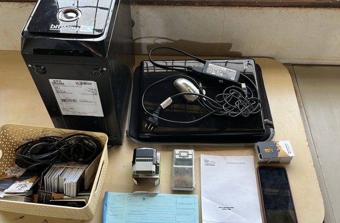 Receituários médicos irregulares são apreendidos e mulher acaba presa pela Polícia Civil