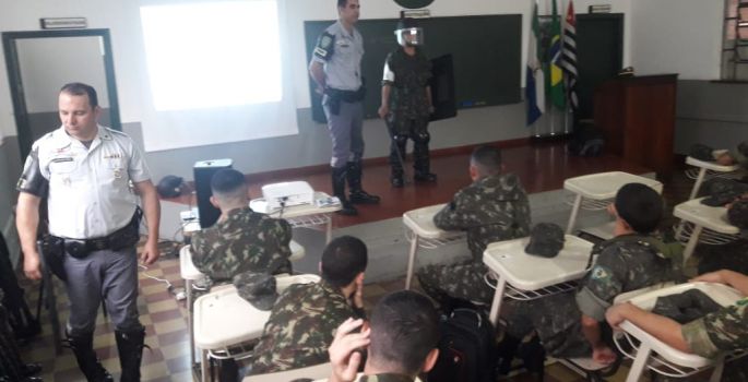 Polícia Rodoviária realiza palestra no TG de Avaré