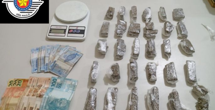 Homem é preso com mais de ½ Kg de drogas no Duílio Gambini em Avaré