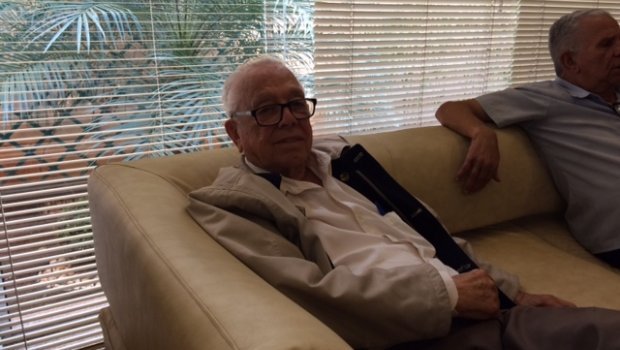 Dr. Fernando volta a ser hospitalizado