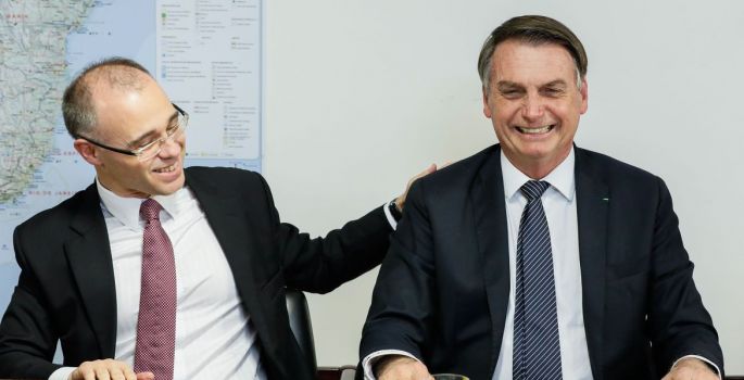 Bolsonaro retira sigilo bancário de operações com recursos públicos