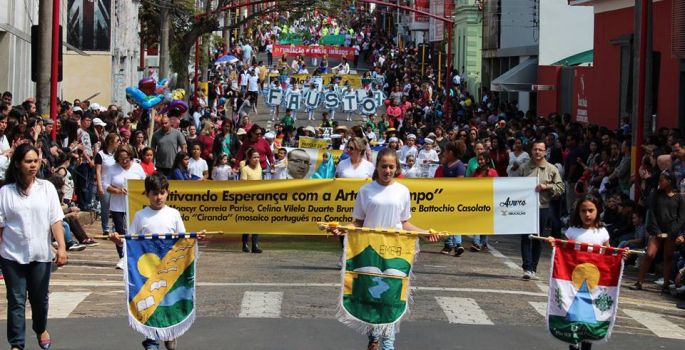 Desfile  homenageou o escultor Fausto Mazzola