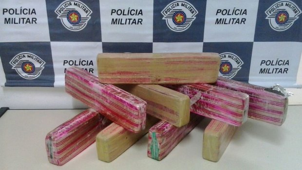 TOR APRENDE HOMEM QUE TRANSPORTAVA DROGAS EM ÔNIBUS