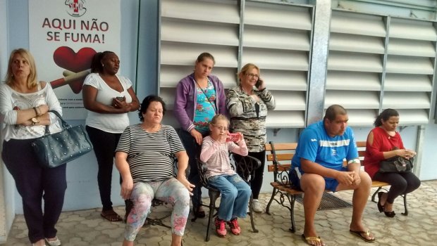 Voluntários levam música à pacientes da Santa Casa de Avaré