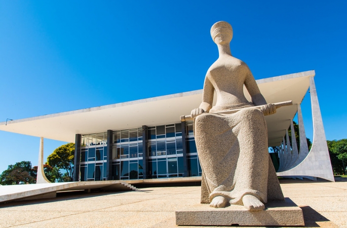 É preciso investigar os ministros do STF