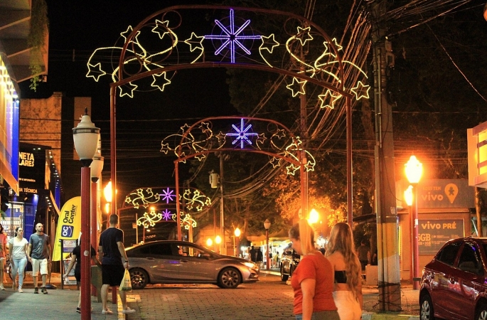 Avaré entra no clima de Natal com decoração em vias públicas