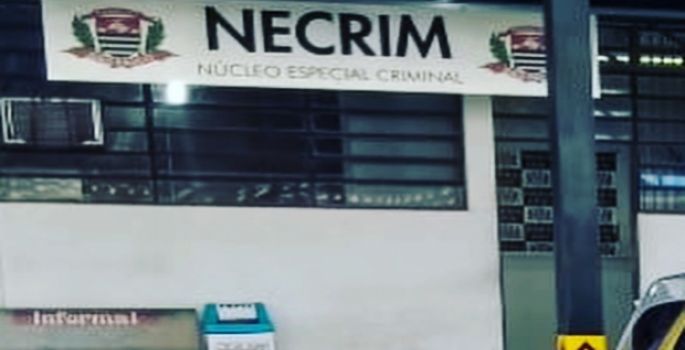 Durante furto, um dos invasores de empresa termina baleado no pescoço por segurança armado