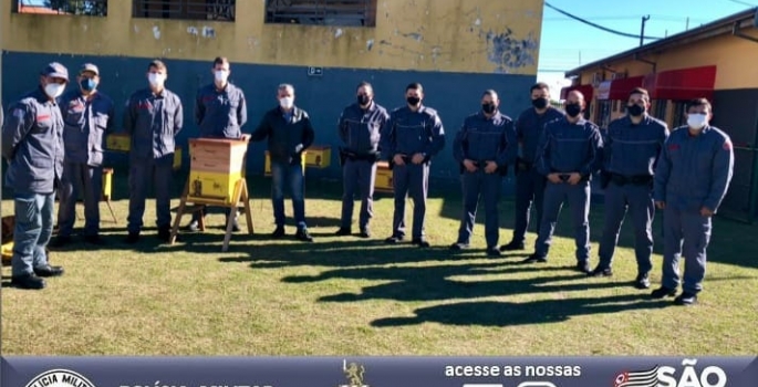 Policiais Militares recebem orientações sobre apicultura em Avaré