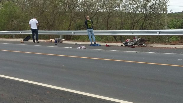 Motociclista morre ao bater de frente com carro em rodovia em Avaré