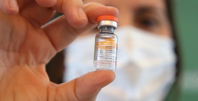SP inicia vacinação de profissionais de saúde no interior do estado