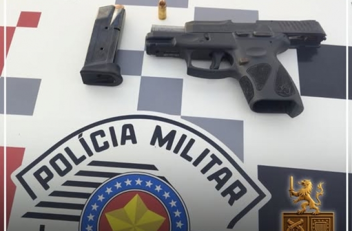 Homem é preso com arma de fogo após disparos contra familiar em Iaras