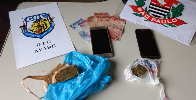 Dupla é presa no Costa Azul por tráfico de drogas