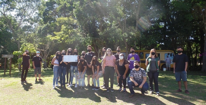 Programa conscientiza estudantes por meio do plantio de mudas nativas