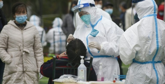 China confina meio milhão de pessoas por foco de covid