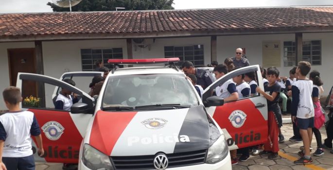 Polícia Militar recebe crianças na escolinha da PM