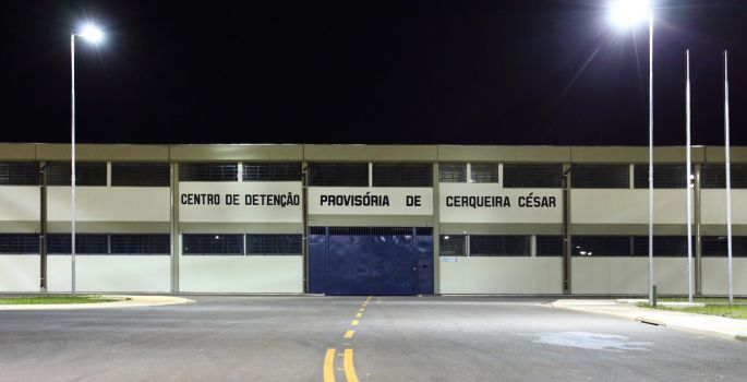 Mulher é presa ao tentar entrar com droga no CDP de Cerqueira