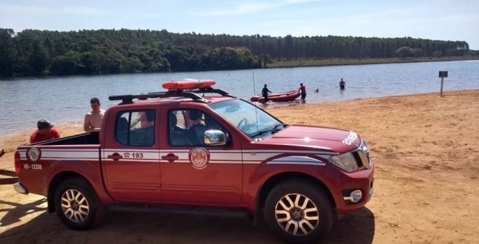 Pai morre afogado em passeio de caiaque com o filho