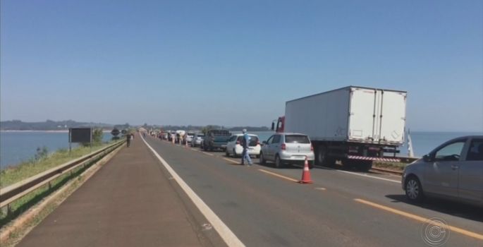 Avaré - CCR SPVias realiza Pare e Siga na Ponte Carvalho Pinto (SP 255)