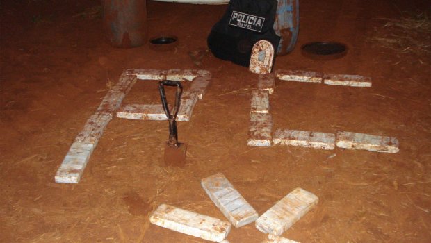 Polícia Civil apreende 25 quilos de maconha enterrados na área rural de Manduri