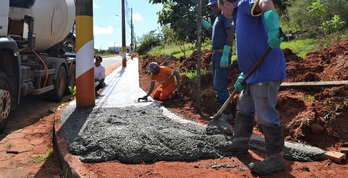 Prefeitura de Avaré implanta calçada na região do Cristo Redentor