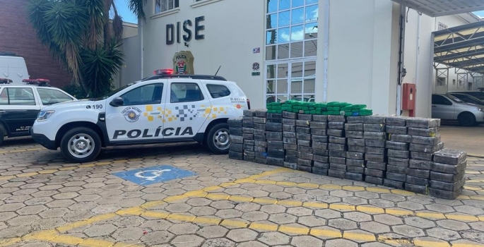 Caminhoneiro é preso ao ser flagrado com mais de uma tonelada de maconha em carga de melancia