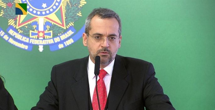 Novo ministro da Educação defende tirar Bolsa Família de aluno agressor