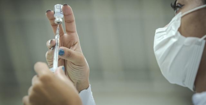 Saúde diz que não há dados suficientes para recomendar quarta dose contra Covid