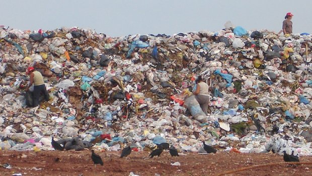 Como erradicar os lixões no Brasil até 2021?