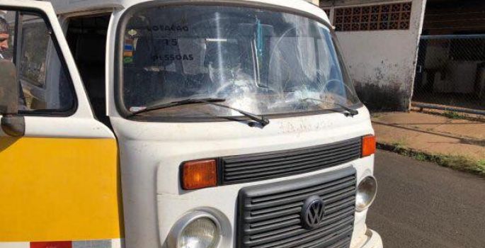 Motorista de kombi da Prefeitura atropela mulher em Avaré
