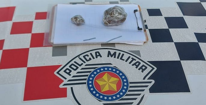 Polícia Militar prende dois indivíduos com maconha em Taquarituba
