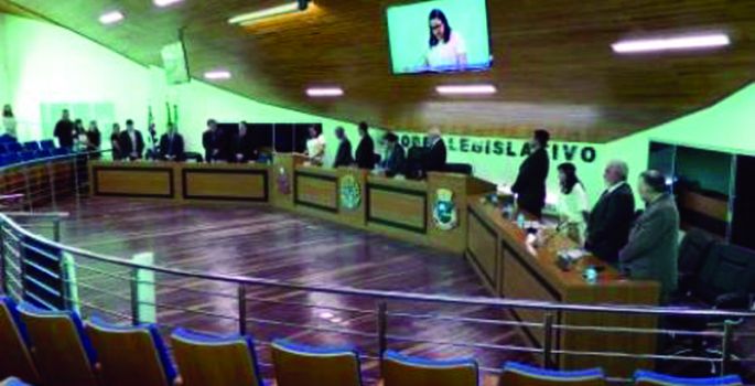 Sem defender projetos do prefeito, vereadores da base poderão ser advertidos