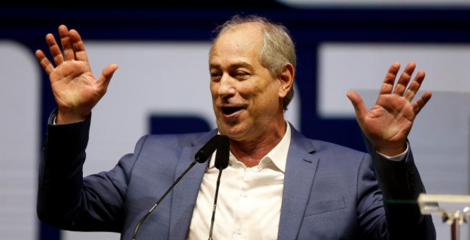 Ciro muda tom contra Lula e diz que ex-presidente é 