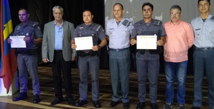 Polícia Militar homenageia policiais na cidade Piraju