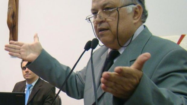 Ernesto no “mundo da lua”