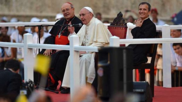  Papa ataca riqueza da Igreja e exalta a pobreza e a misericórdia