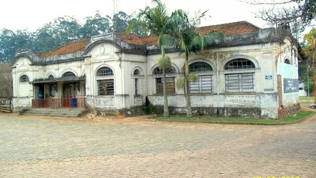 Estações de trem de Avaré estão abandonadas