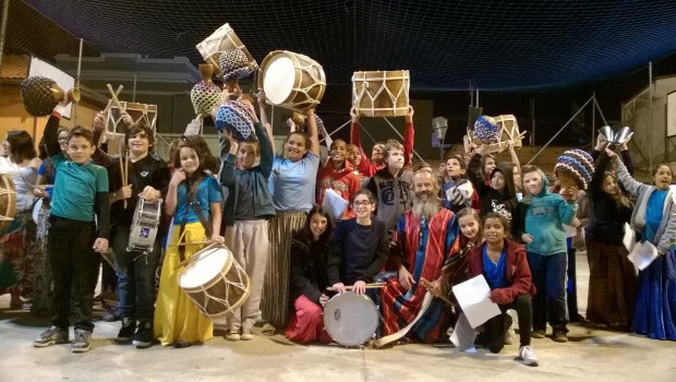 Frea recebe apresentação de Maracatu