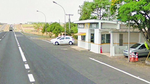 POLICIAMENTO RODOVIÁRIO CAPTURA PROCURADO E PRENDE INDIVÍDUO POR USO DE DOCUMENTO FALSO