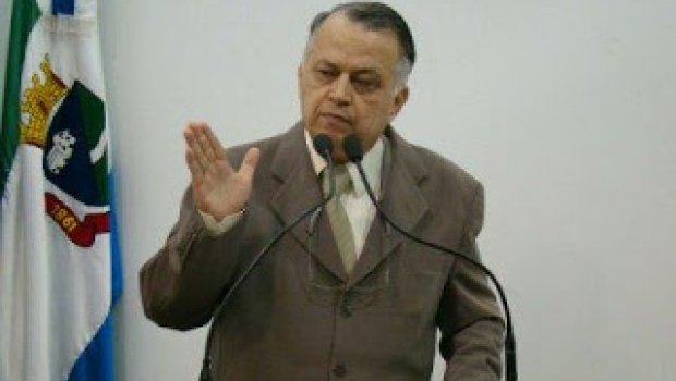 Dr Ernesto pede que CPFL conserte banco de praça danificado