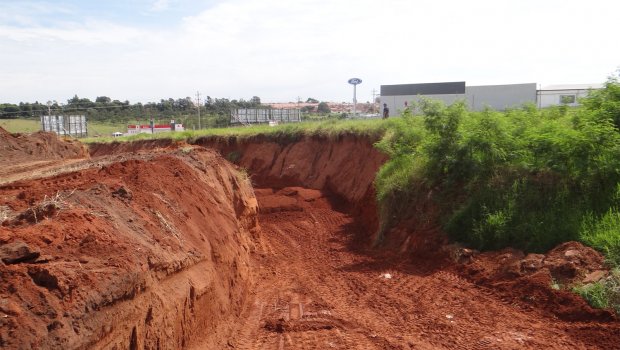 Prefeitura inicia recuperação da Avenida Gilberto Filgueiras