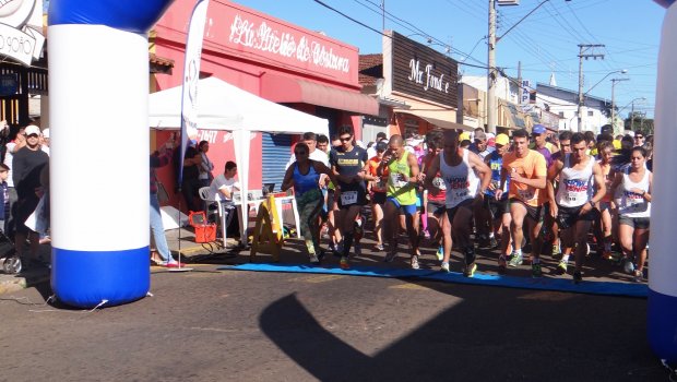 Mais de 200 atletas participam da Corrida Light Run