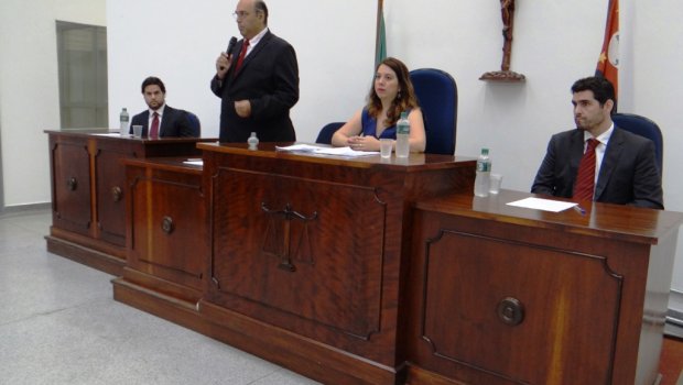 Com representantes do Judiciário, prefeito abre trabalhos no novo Fórum