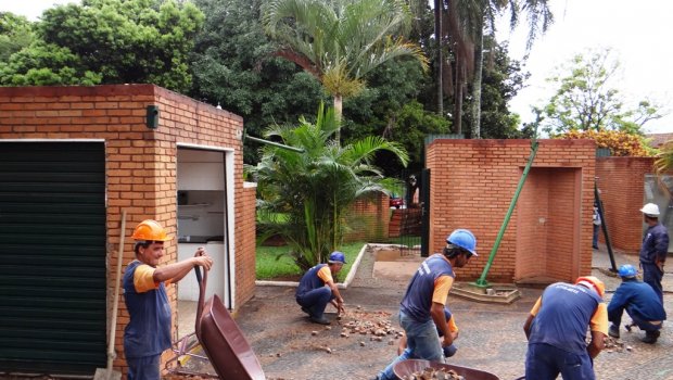 Começam as obras de revitalização da Praça Prefeito Romeu Bretas
